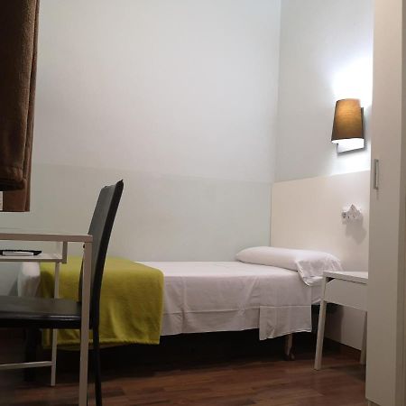 Hostal Lesseps Barcelona Luaran gambar